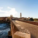 La Finestra Sul Ponte By Postcardsfrom 4* Verona