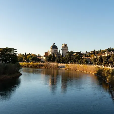 ベッド・アンド・ブレックファスト La Finestra Sul Ponte By Postcardsfrom 2*