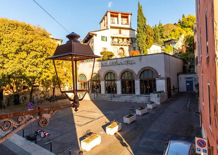 La Finestra Sul Ponte By Postcardsfrom Bed and breakfast Verona