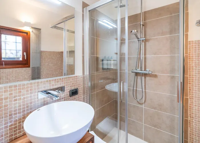 La Finestra Sul Ponte By Postcardsfrom Bed and breakfast 4*