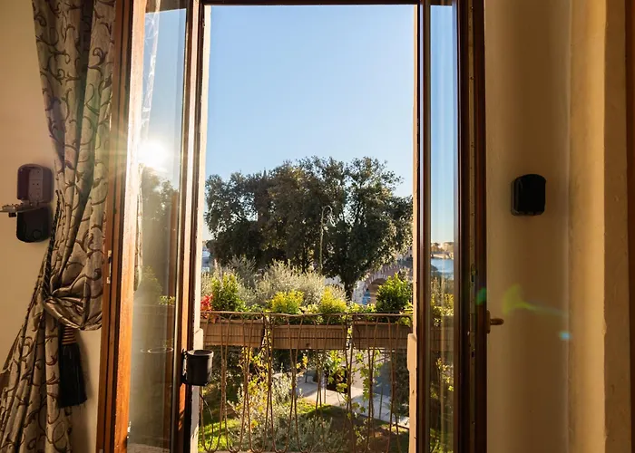 La Finestra Sul Ponte By Postcardsfrom Bed and breakfast Verona
