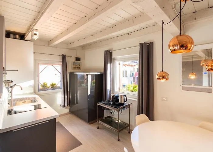 La Finestra Sul Ponte By Postcardsfrom Bed and breakfast 4*