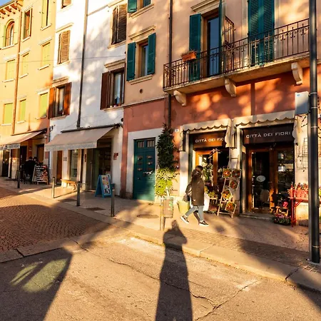 La Finestra Sul Ponte By Postcardsfrom Bed & Breakfast 2*