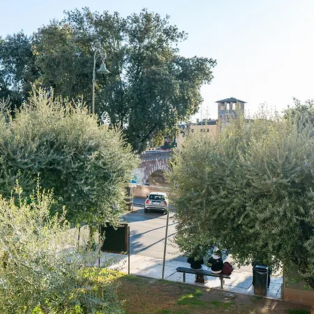 La Finestra Sul Ponte By Postcardsfrom Bed and Breakfast 2*