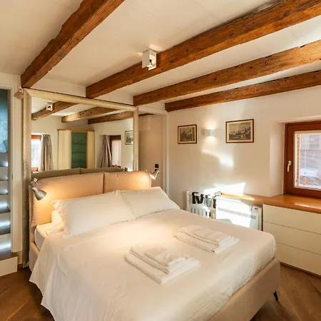 Bed & Breakfast La Finestra Sul Ponte By Postcardsfrom
