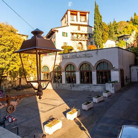 La Finestra Sul Ponte By Postcardsfrom Bed & Breakfast Verona