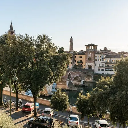 La Finestra Sul Ponte By Postcardsfrom فيرونا