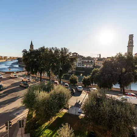 La Finestra Sul Ponte By Postcardsfrom فيرونا
