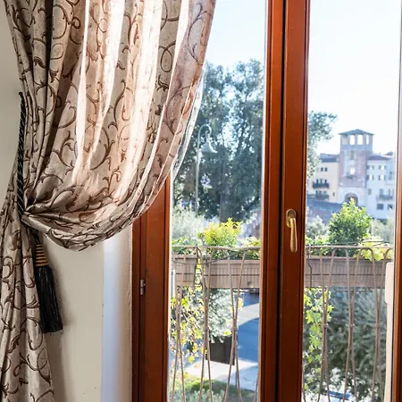 La Finestra Sul Ponte By Postcardsfrom 2* Βερόνα