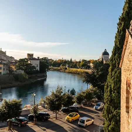 La Finestra Sul Ponte By Postcardsfrom Bed & Breakfast 2*