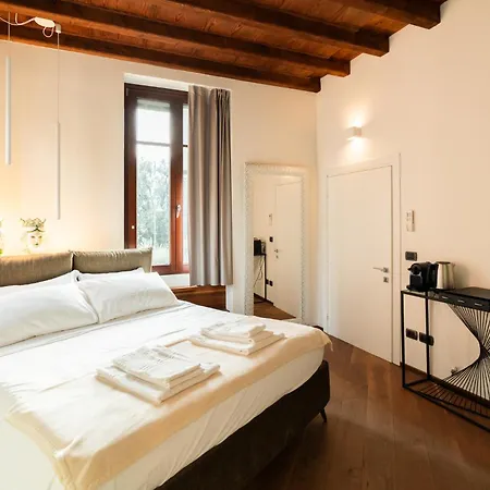La Finestra Sul Ponte By Postcardsfrom Bed & Breakfast 2*