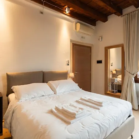 La Finestra Sul Ponte By Postcardsfrom Bed & Breakfast