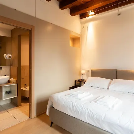 La Finestra Sul Ponte By Postcardsfrom Bed & Breakfast 2*