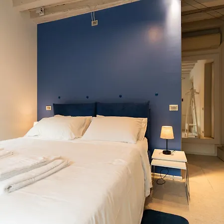 La Finestra Sul Ponte By Postcardsfrom Bed & Breakfast