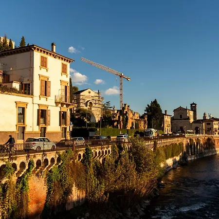 ベッド・アンド・ブレックファスト La Finestra Sul Ponte By Postcardsfrom ヴェローナ