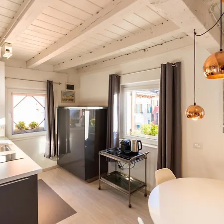 La Finestra Sul Ponte By Postcardsfrom Bed & Breakfast 4*