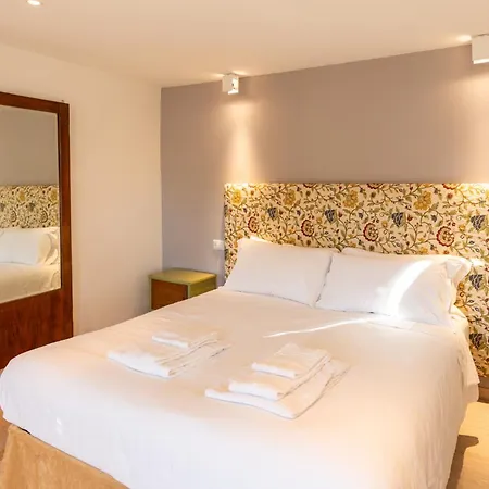 La Finestra Sul Ponte By Postcardsfrom Bed and breakfast Verona