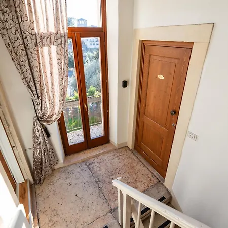 La Finestra Sul Ponte By Postcardsfrom Bed & Breakfast