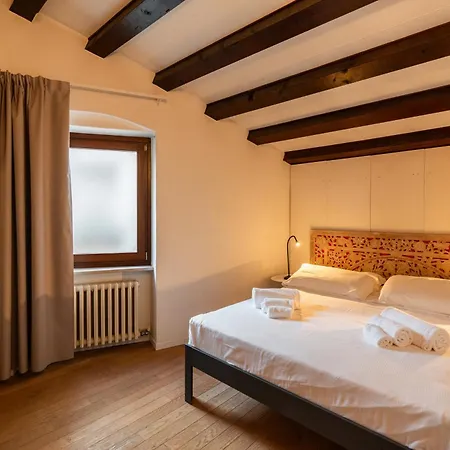 La Finestra Sul Ponte By Postcardsfrom 4* Verona