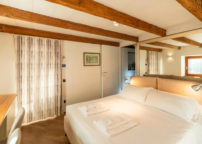 La Finestra Sul Ponte By Postcardsfrom ורונה