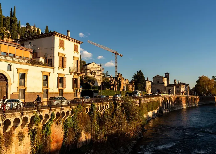 לינה וארוחת בוקר La Finestra Sul Ponte By Postcardsfrom ורונה