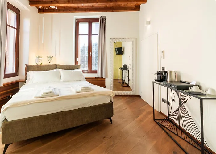 לינה וארוחת בוקר La Finestra Sul Ponte By Postcardsfrom 4*