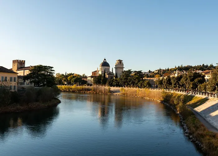 לינה וארוחת בוקר La Finestra Sul Ponte By Postcardsfrom 4*